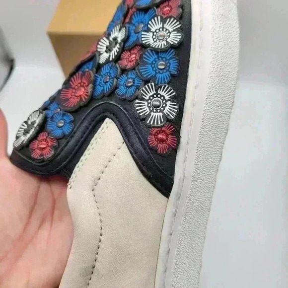 Woman COACH Chack Blue & Red Flower Embellished 3D Leather 8.5 Flats Cream Black - Picture 12 of 13